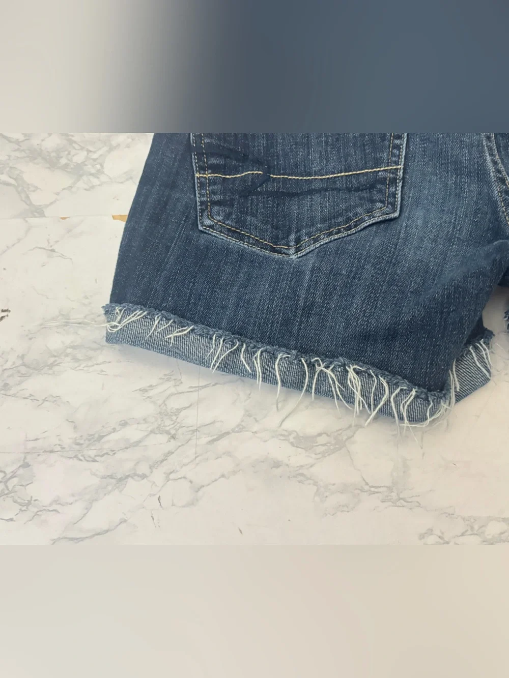 American Eagle Low Rise Shortie Distressed Denim Shorts Women’s Sz 2 Stretch